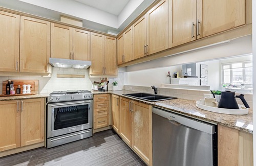 Midtown Toronto Apartment | Rivetstays - Designer Walk Suites