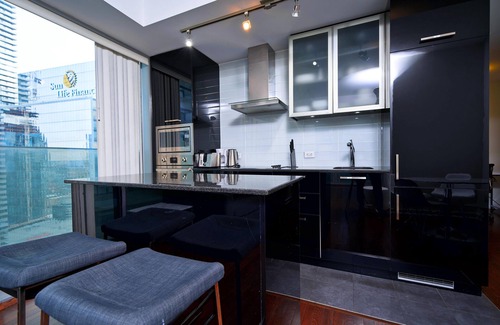 Downtown Toronto Apartment | RivetStays - The Peter Suites