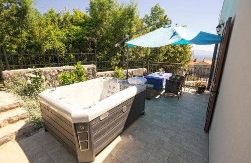 Opric Apartment | Riviera blue Apartments with seaview, private whirlpools and parking near Opatija