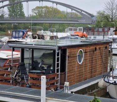 Vahrenwald Boat Rental | Rizal