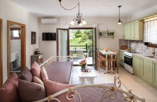 Agios Nikolaos Apartment | Rizes House- Elia Luxury Apartment
