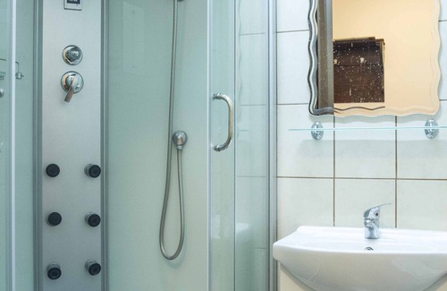 Gara de Nord Apartment | Robbie`s Exciting Offer- Studio Victoriei