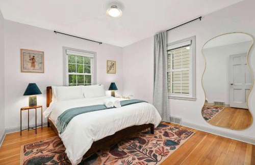 Southwest Minneapolis House | Robbin's Nest - Linden Hills - Walk to Creek Trail