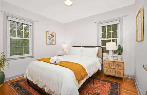Southwest Minneapolis House | Robbin's Nest - Linden Hills - Walk to Creek Trail