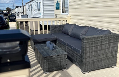 Rhyl Ski Chalet | Robin Hood 3-Bed Caravan, Sleeps 8, Pet Friendly