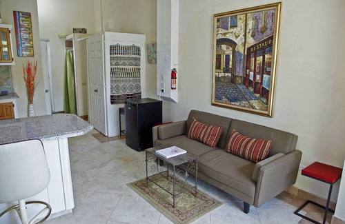 Holder's Hill Apartment | Robin's Nest - Great Value! St. James Apt. on West Coast