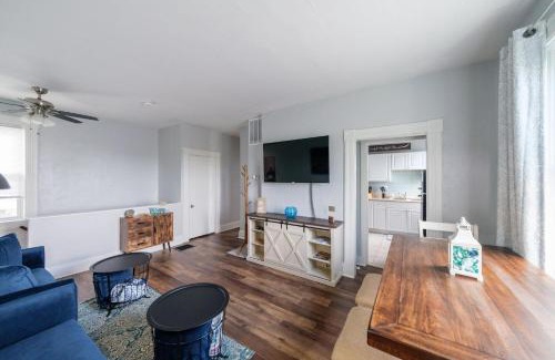 Hamilton Apartment | Robin's Nest - Miami U, Weddings or Spooky Nook!
