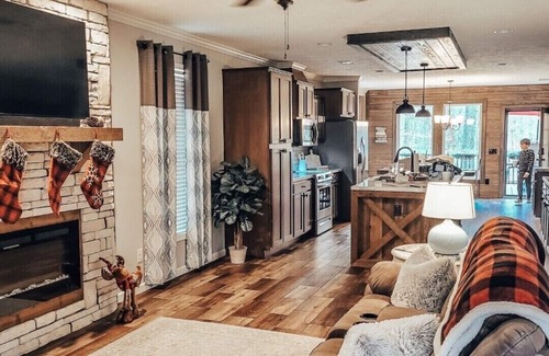 Mid America Cabin | Robin’s Nest Cabin- quiet cove on Lake Hamilton