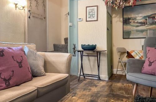 Leek House | Robins Nest