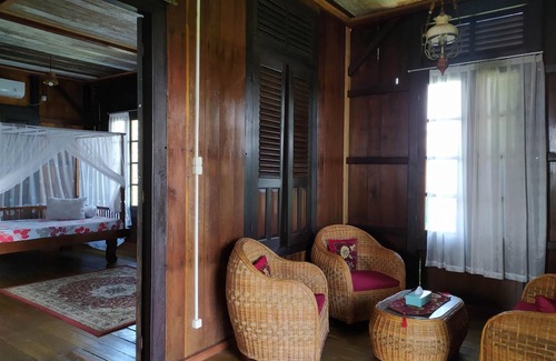 Tanjung Pandan Bed & Breakfast | Rock and Wreck Dive Resort