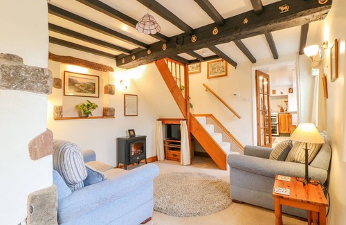 Winster Cottage | ROCK COTTAGE, character holiday cottage, with a garden in Winster