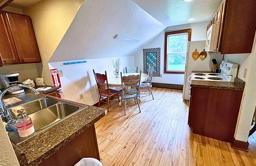Phillips Apartment | Rock Garden Rental | 3 Beds, comfortable and clean