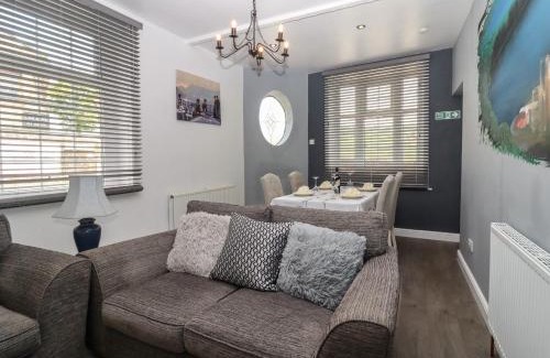Ogden House | Rock Hollow
