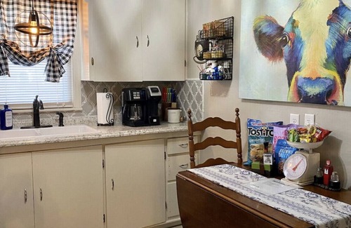 Amarillo Apartment | Rock Island Rail House.🐾 Dog friendly, Private 6ft. Fenced Yard