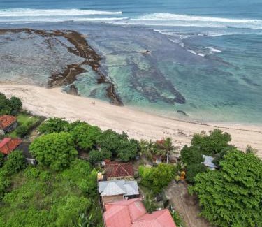 Hu'u House | Rock Pool Homestay