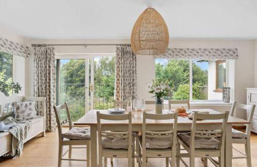 Dittisham House | Rocket House - Large family home perched above the river