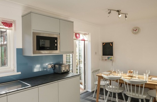 Harlyn Cottage | ROCKPOOL, pet friendly, country holiday cottage in Harlyn, Cornwall