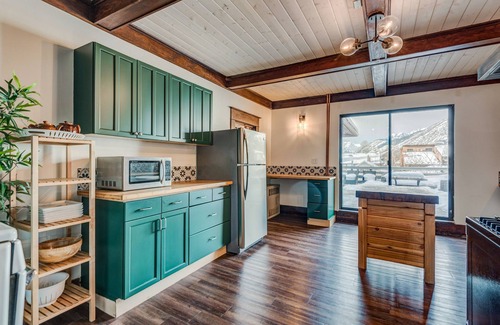 Banff House | Rocky Mountain House - Sleeps 23