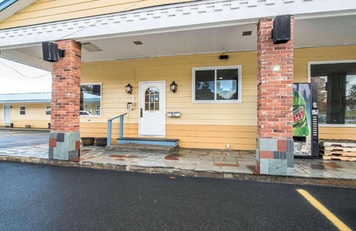 Bellows Falls Hotel | Rodeway Inn Bellows Falls
