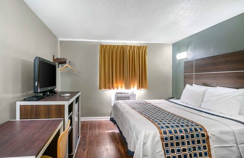 Bristol Hotel | Rodeway Inn Bristol near Sesame Place