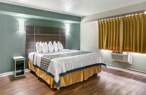 Bristol Hotel | Rodeway Inn Bristol near Sesame Place