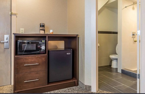 North Park Hotel | Rodeway Inn Chicago - Evanston