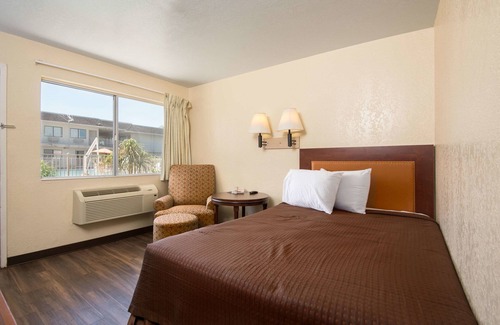 Florida Central Atlantic Coast Hotel | Rodeway Inn Kissimmee Maingate West
