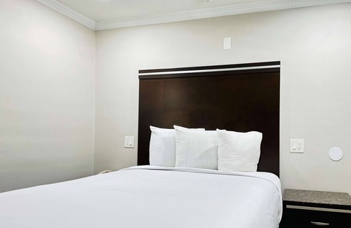 Lemon Grove Hotel | Rodeway Inn Lemon Grove San Diego East