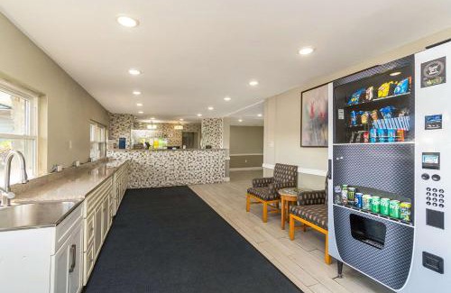 Moosic Hotel | Rodeway Inn Moosic - Scranton