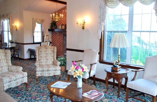 Myerstown Cabin | Rodeway Inn & Suites Myerstown - Lebanon