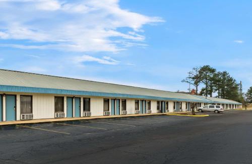 Brookhaven Hotel | Rodeway Inn & Suites