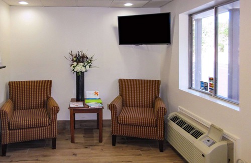 Swansea Hotel | Rodeway Inn Swansea - Somerset