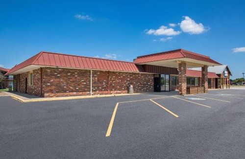 McPherson Hotel | Rodeway Inn