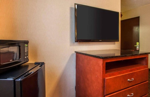 Paterson Hotel | Rodeway Inn