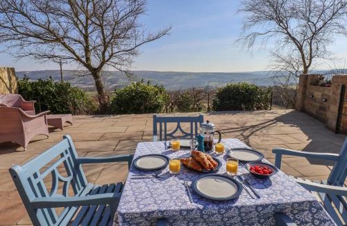 Egton House | Roding Cottage