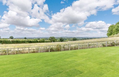 Moreton Valence Cottage | Roe Cottage