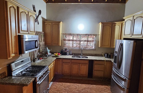 Havendale House | Roehampton Drive Luxurious 4 Bedroom Vacation Home Rental