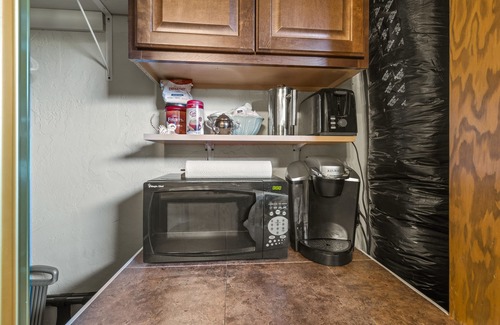 Gold Hill Apartment | Rogue River frontage: private deck & hot tub, exciting interior, river dock, FUN