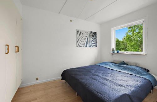 Vejlby Risskov Apartment | Rolig Lejlighed med Gratis Parkering
