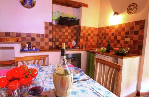 Castiglione d'Orcia House | Rolling farmhouse of Val d'Orcia