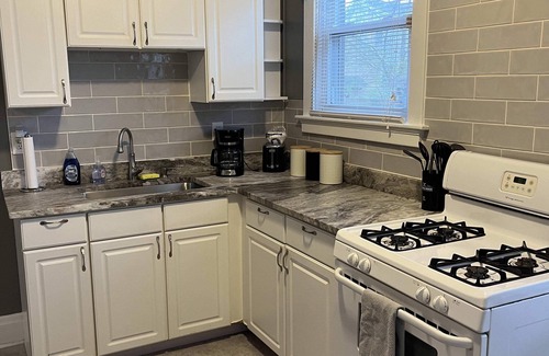 Norwood Apartment | Rolston 1, One Bedroom Unit near Xavier, Downtown