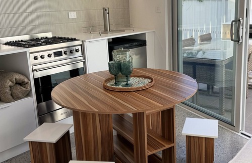 Shellharbour Apartment | Rom Baro's Tiny Beach House - beachside studio with pool in Shellharbour Village