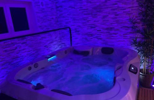 Deuil-la-Barre Apartment | *Romance Jacuzzi* Appartement Spa pour les amoureux ou les solos