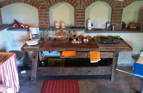 San Secondo di Pinerolo House | Romantic cottage in the vineyard, Pinerolo, only adults
