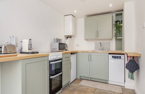 Ford Cottage | Romantic and spacious holiday home in a picturesque West Sussex village.