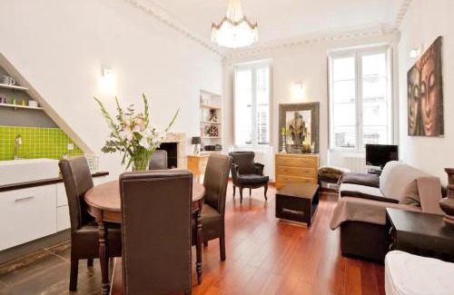 Quartier de la Porte-Saint-Denis Apartment | Romantic Apartment near Le Marais