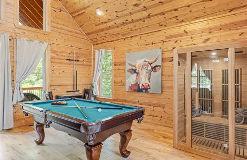 Cleveland House | Romantic Cabin w Rain Shower & Spa Tub