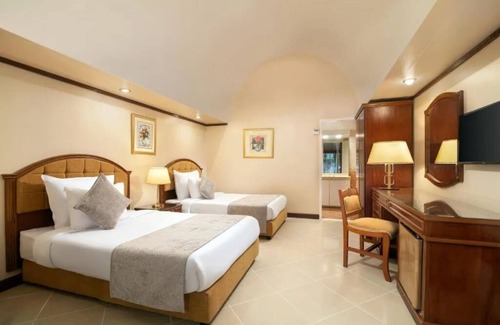 Wadi El Natrun Resort | Romantic Cairo Resort with Pyramid Vistas l 3 Relaxing Rooms, Pool & Spa Access