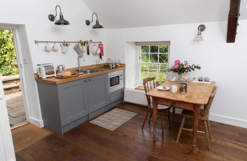 Belluton Apartment | Romantic Farmhouse Apartment nr Bath and Bristol with hot tub