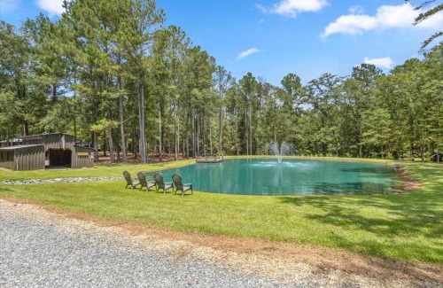 Marshallville House | Romantic Gazebo Cottage W Hot Tub & Pond